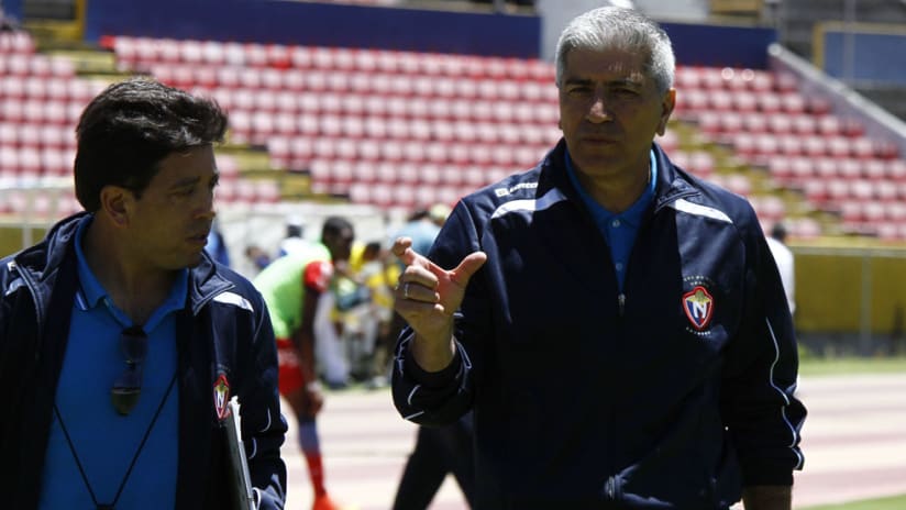 Octavio Zambrano - coaching for El Nacional in Ecuador