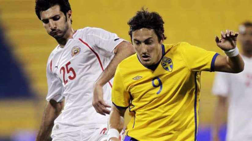 Swedish international Stefan Ishizaki fights off a challenge from Bahrain's Fahad Hardan, January 2012.
