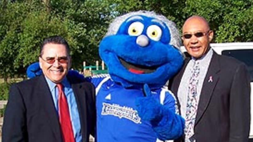 'Q' and Mayor Ron Gonzales (left) and city council member Forrest Williams.