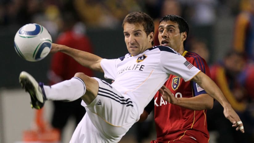 Mike Magee and Javier Morales do battle