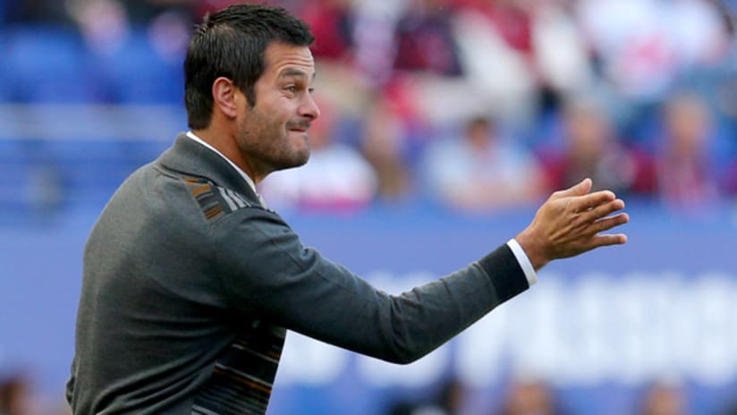 Mike Petke gesticulates during NYvCLB