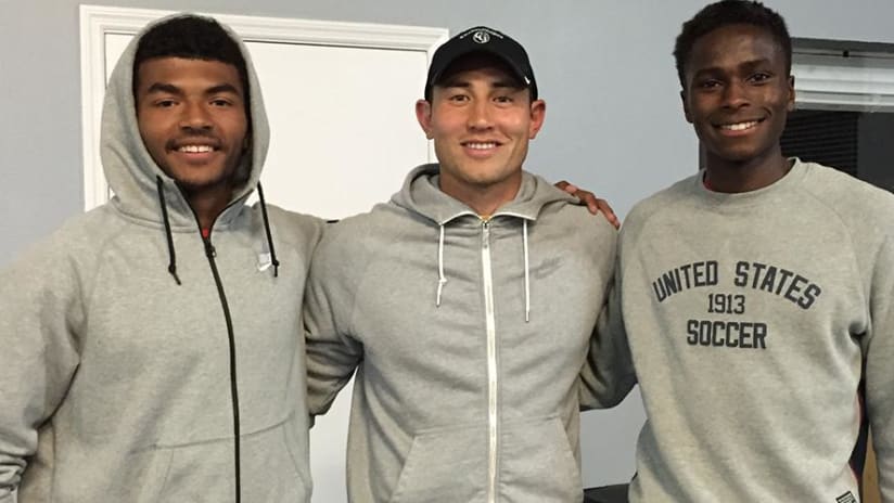 Matthew Olosunde (right), New York Red Bulls academy, with Luis Robles (center)