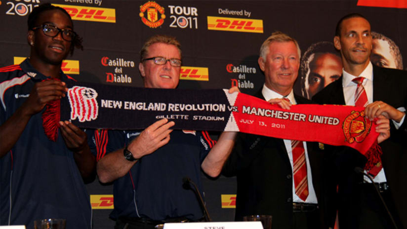New England's Shalrie Joseph and Steve Nicol pose with Manchester United's Alex Ferguson and Rio Ferdinand.