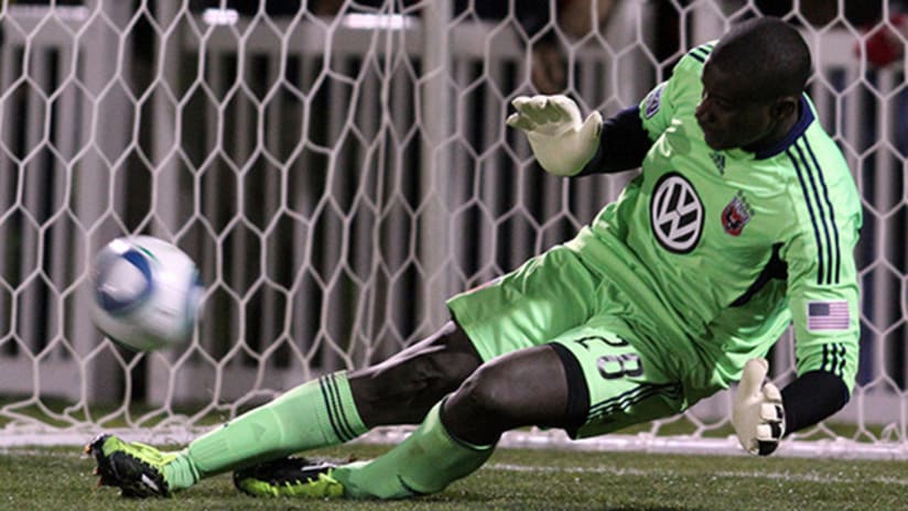 D.C. United goalkeeper Bill Hamid makes a save during the penalty shootout against Philadelphia.