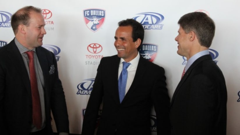 Oscar Pareja is introduced as the new FC Dallas head coach