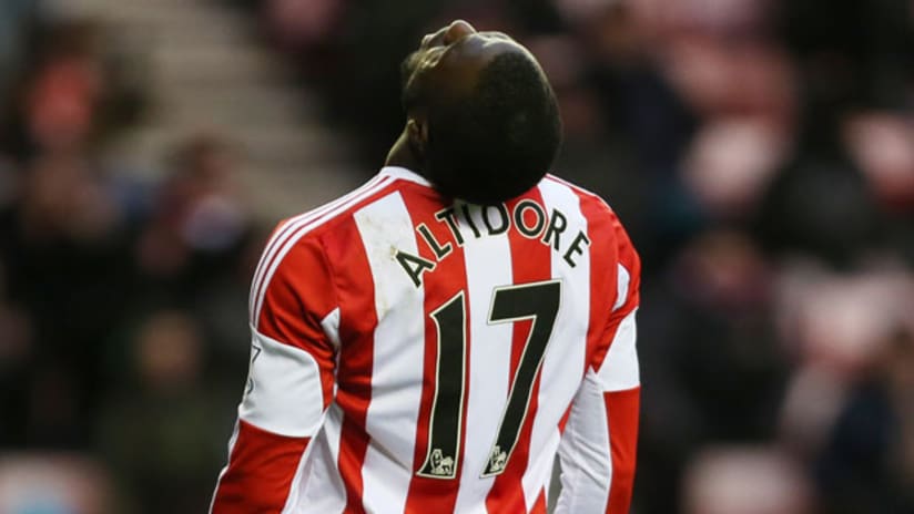 Jozy Altidore misses a chance