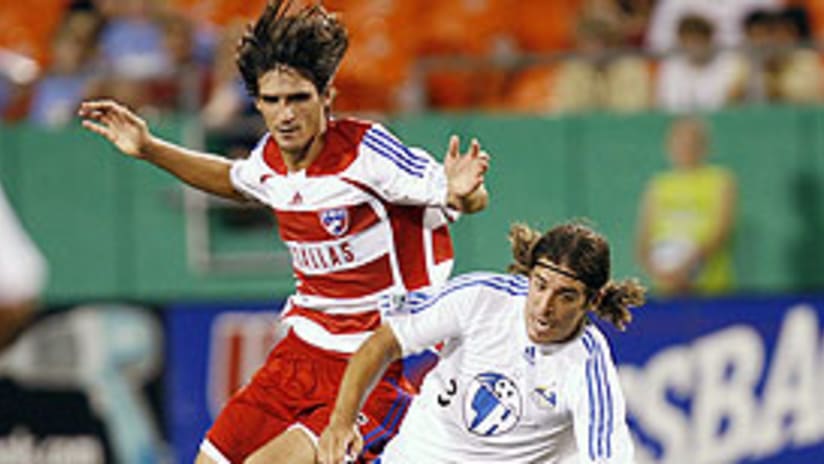 Pablo Ricchetti (L) and FC Dallas are looking for a third consecutive victory.