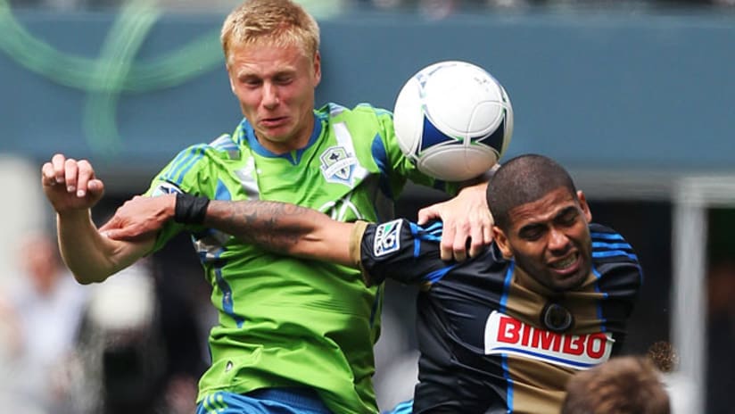 Andy Rose, Seattle Sounders, battles Philadelphia Union's Gabriel Gomez, May 5, 2012