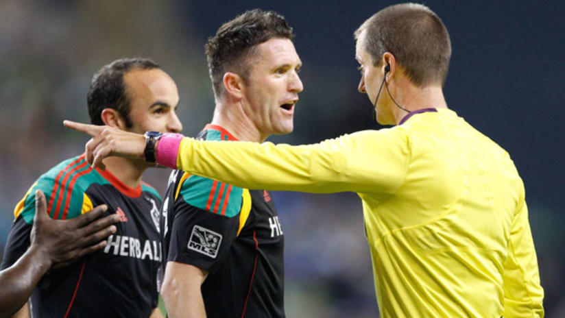 LA's Omar Gonzalez and Robbie Keane complain to referee Mark Geiger