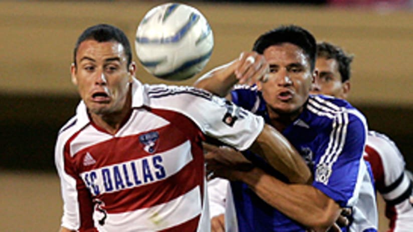 Brian Ching (R) scored a goal as FC Dallas and the Earthquakes tied.