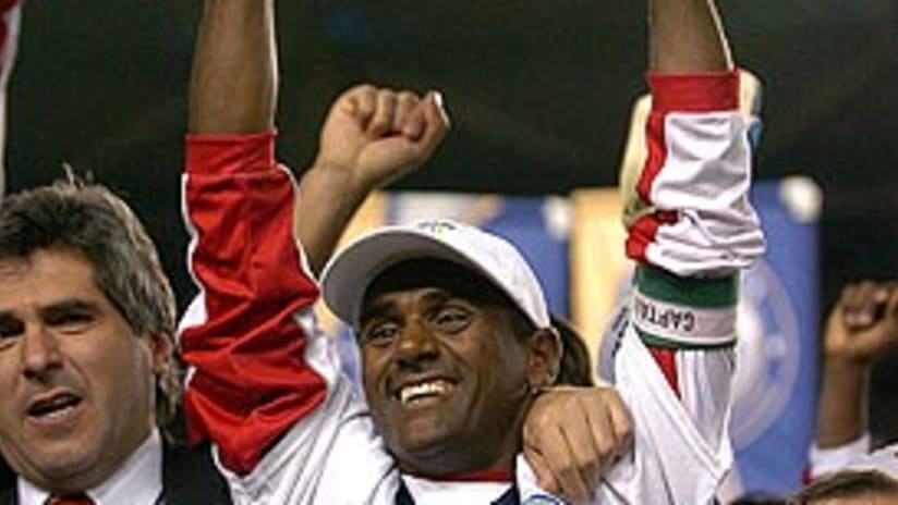 Kleber Boas carried Necaxa to the title with four goals in four games.