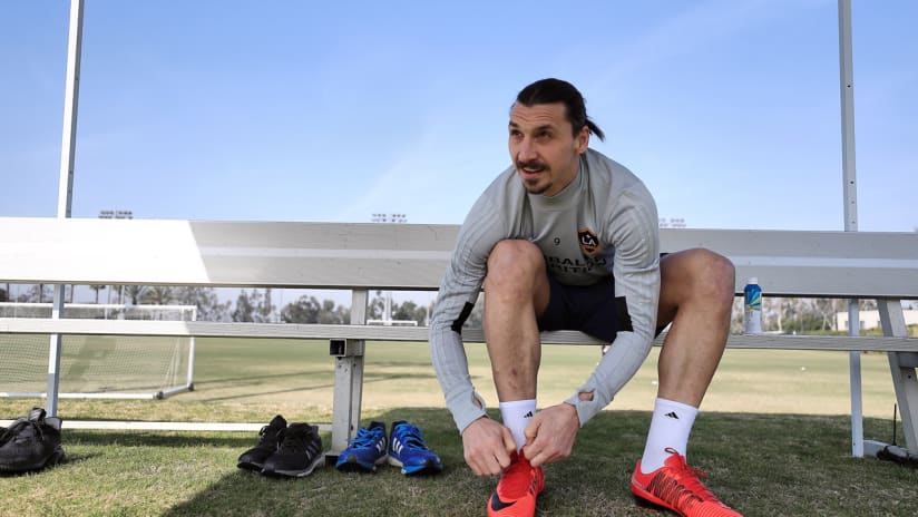 Zlatan Ibrahimovic - LA Galaxy - ties shoes while sitting on a bench - training
