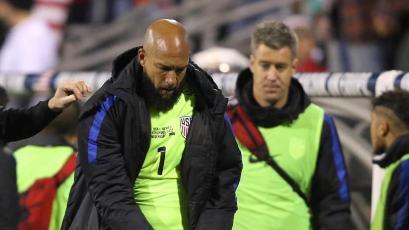 Tim Howard looks dejected after injury with USMNT vs. Mexico - 11/12/16