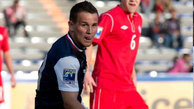 Luis Gil with US Under-20s