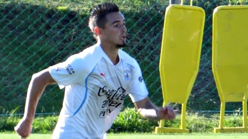 Diego Fagúndez training with Uruguay