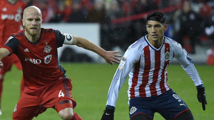 Michael Bradley and Alan Pulido chase the ball-CCL final-4.17.18