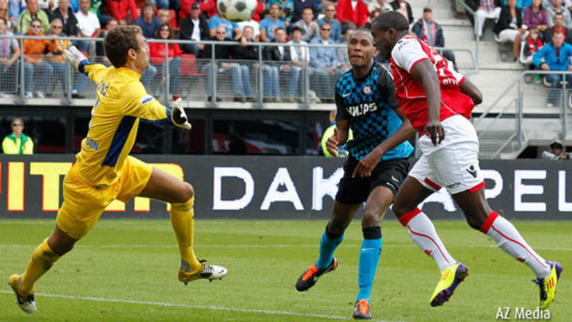 Jozy Altidore nods home a debut goal for AZ Alkmaar.