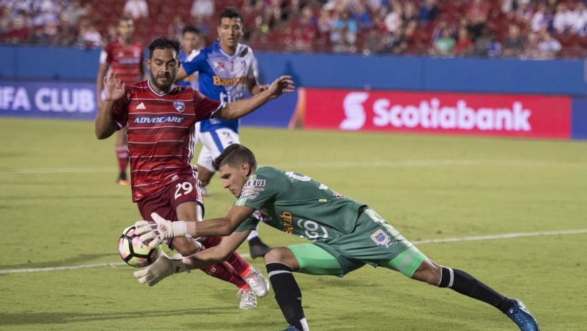 Carlos Ruiz - FC Dallas - attempts to score vs. Suchitepequez - CCL