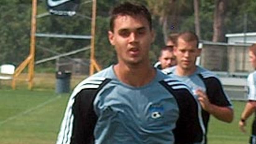 Chris Wondolowski has signed with the Earthquakes for the 2005 season.