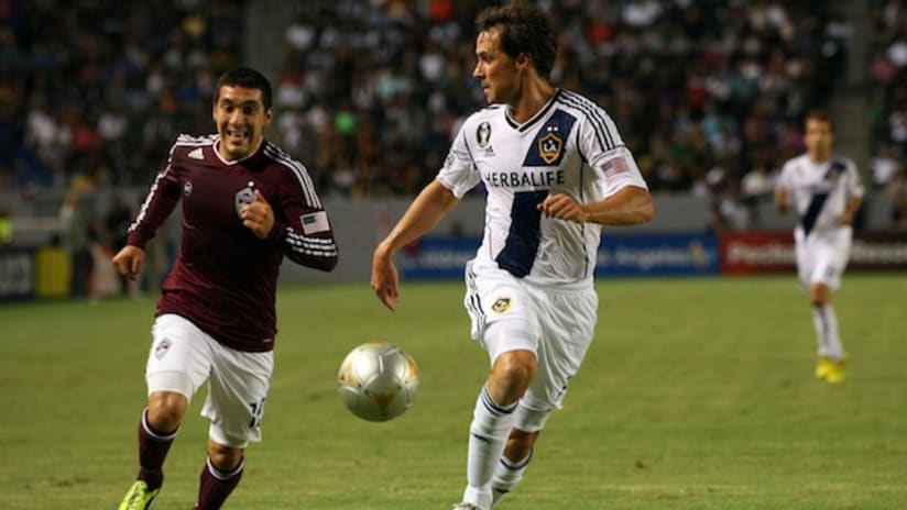 Martin Rivero chases Mike Magee