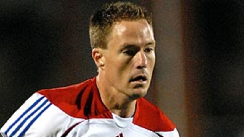 Richard Mulrooney jugara en el Toronto FC en la temporada 2007.