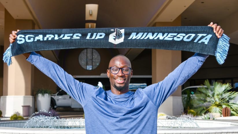 Ike Opara - Minnesota United - raises scarf