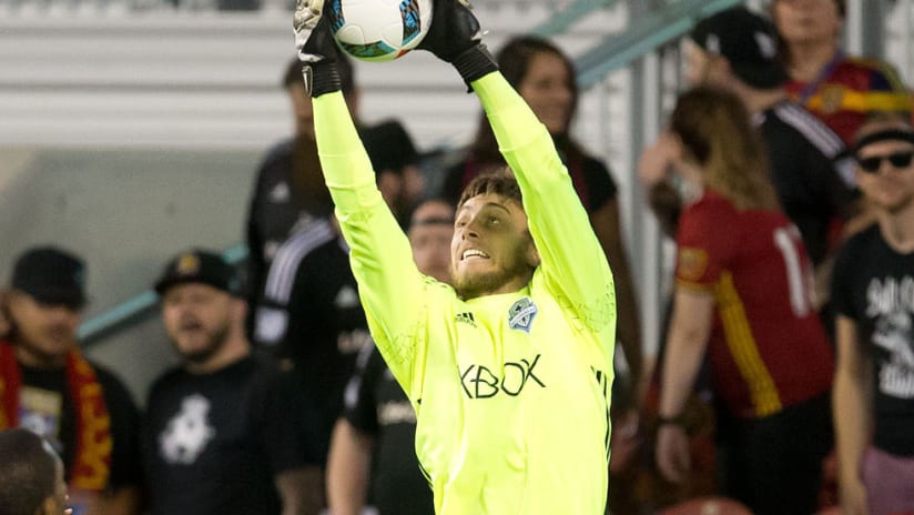 Tyler Miller - Seattle Sounders - catching ball