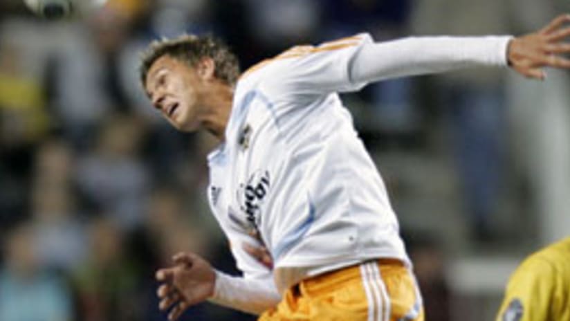 Stuart Holden  fue el anotador del gol que puso al Dynamo cerca de la punta.