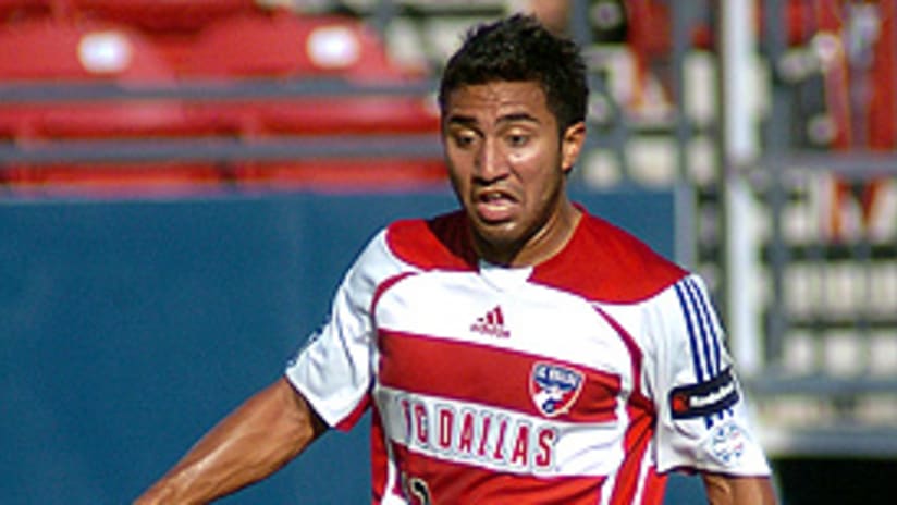 Arturo Alvarez scored the only goal of the match Saturday between Houston and Dallas.