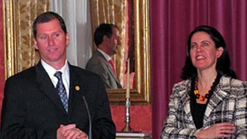 Pamplona Mayor Yolanda Barcina Angulo (right) welcomed Galaxy President and GM Doug Hamilton.
