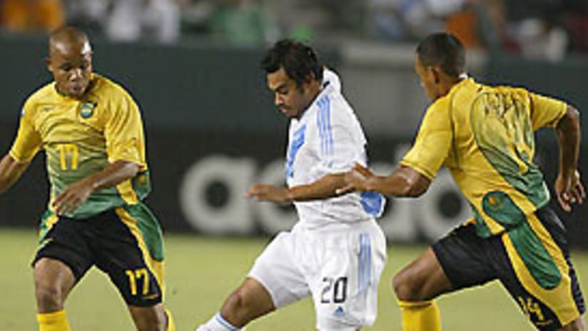 Carlos Ruiz logro un 'hat trick' ante Jamaica en su debut en la Copa Oro.