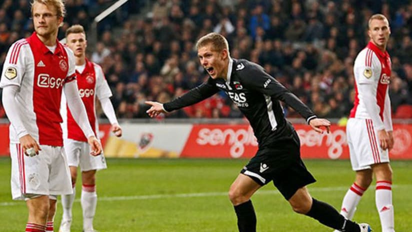 Aron Jóhannsson scores vs. Ajax