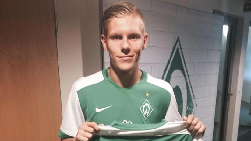 Aron Johansson with Werder Bremen jersey