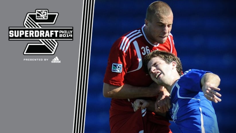 Patrick Mullins and Patrick Slogic battle in Matchday 2 of the 2014 Combine
