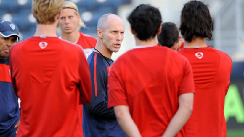 Bob Bradley with the US national team before the Colombia friendly.
