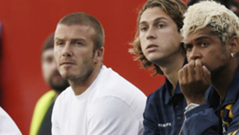 David Beckham vivio desde el banco la derrota del Galaxy en New England.