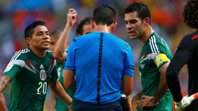 Mexican players protest (June 29, 2014)