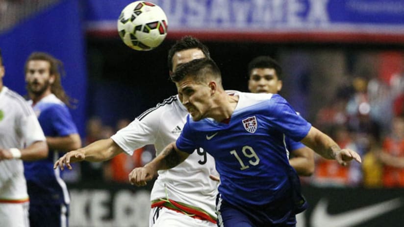 Ventura Alvarado in action against Mexico (April 15, 2015)