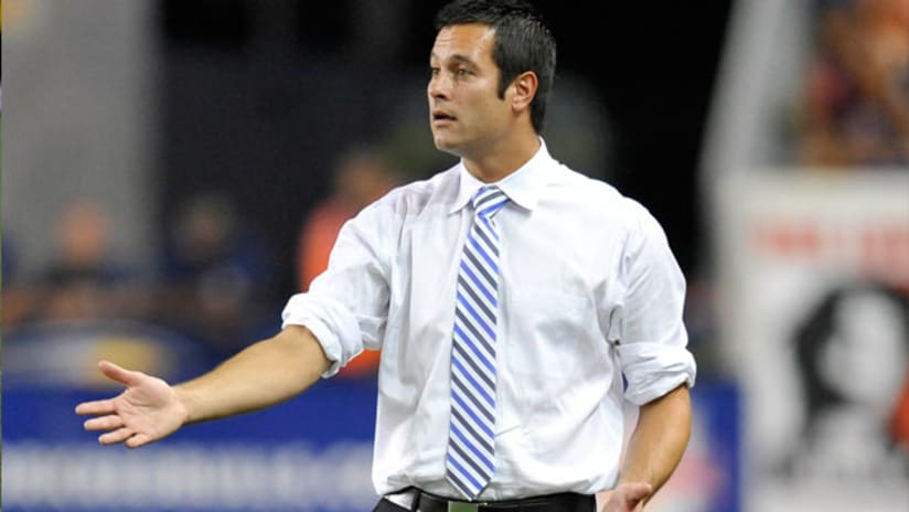 Mike Petke gestures during NYvDC