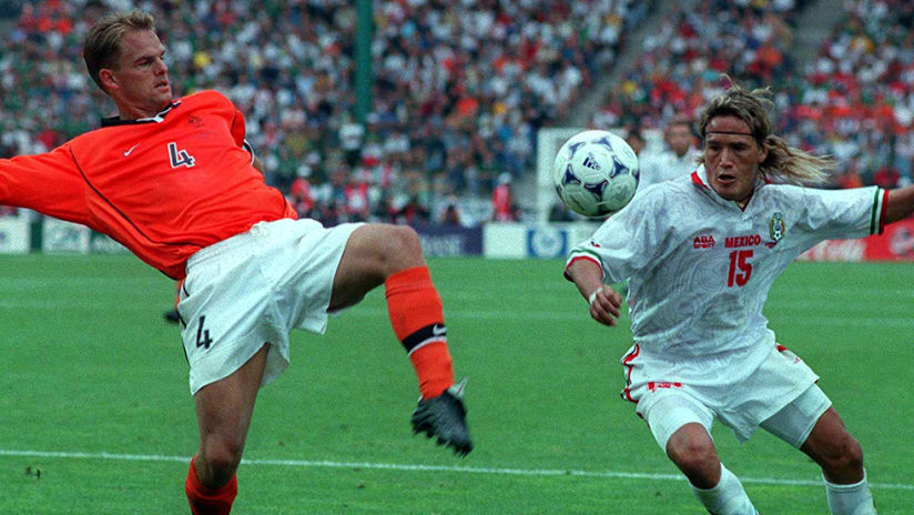 Frank de Boer, Luis Hernandez - Netherlands vs. Mexico - World Cup 1998