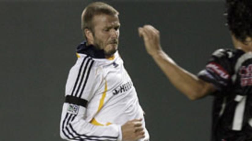David Beckham, momentos antes de su choque fatidico con Fernando Salazar.