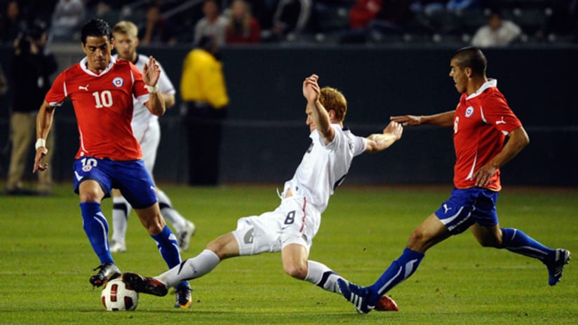 The US' Jeff Larentowicz disposseses Chile's Daud Gazale of the ball.