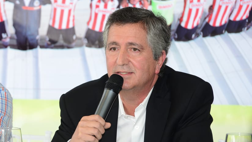 Jorge Vergara at a press conference