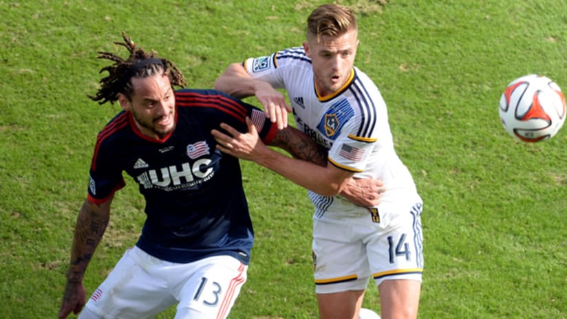 Jermaine Jones (New England Revolution) and Robbie Rogers (LA Galaxy) during MLS Cup 2014