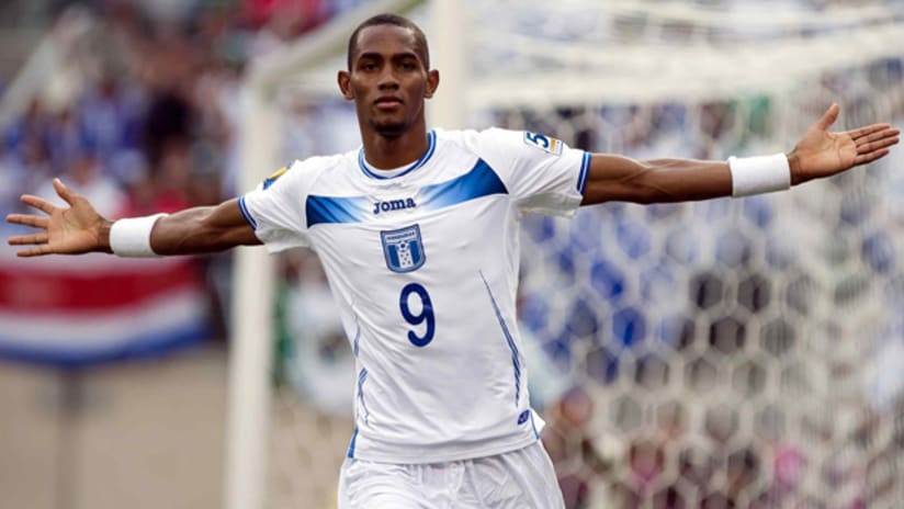 Jerry Bengtson celebrates with Honduras in Gold Cup