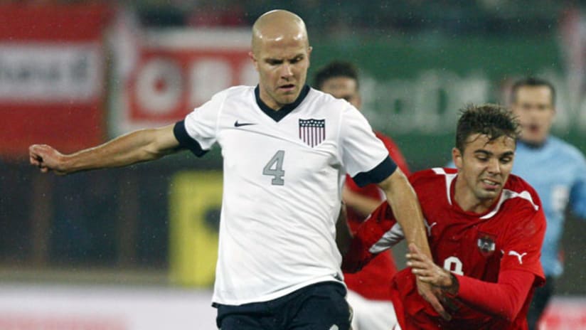 Austria's Lukas Hinterseer (R) and Michael Bradley of the USMNT fight for the ball