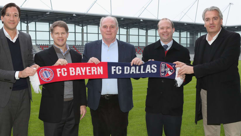 Rudolf Vidal, Clark Hunt, Uli Hoeness, Dan Hunt, Jörg Wacker with scarf — FC Dallas/FC Bayern partnership