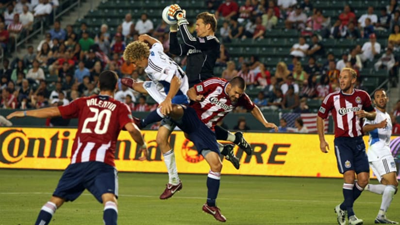 Chivas USA goalie Dan Kennedy comes down with the ball against San Jose.