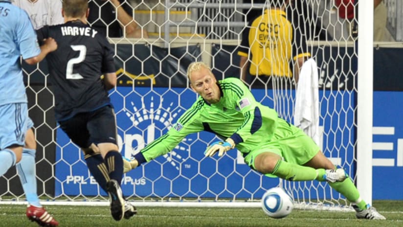 Jimmy Nielsen of Sporting KC makes a save against the Union