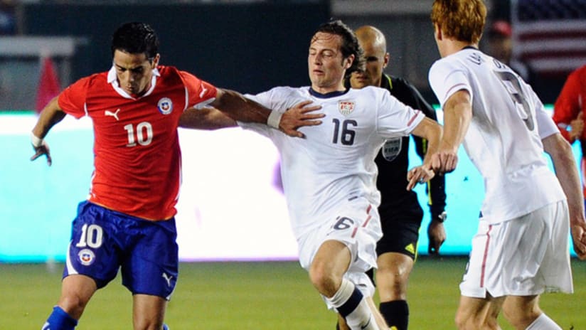 US' Mixx Diskerud vies for the ball with Chile's Daud Gazale as Jeff Larentowicz watches on.